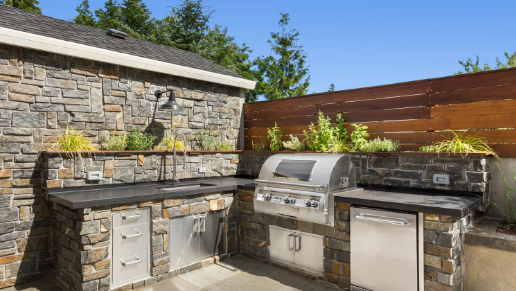 Outdoor Kitchen